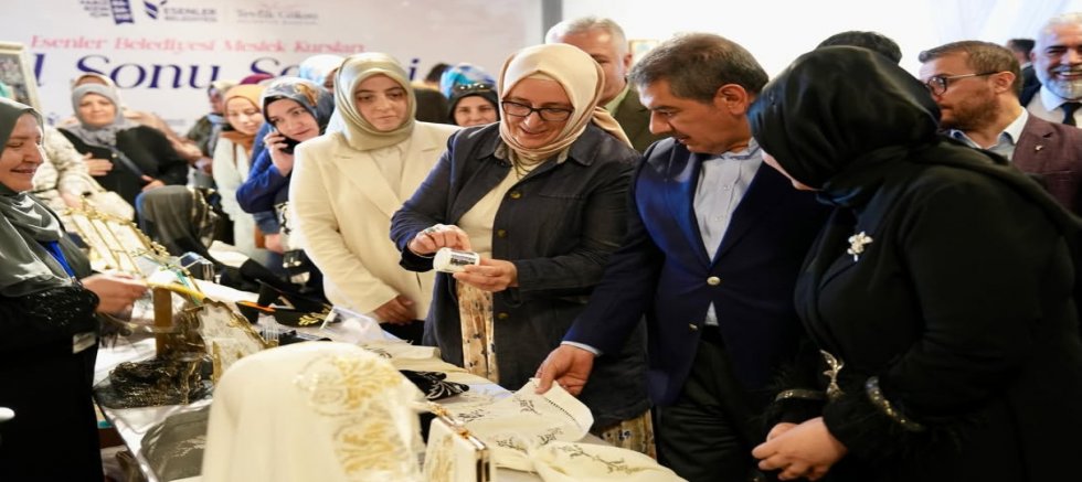 Esenler Emek Kursları Yıl Sonu Sergisi Açıldı