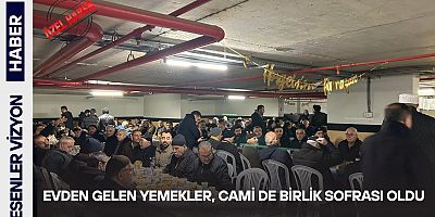 Evden Gelen Yemekler, Cami Avlusunda Birlik Sofrası Oldu